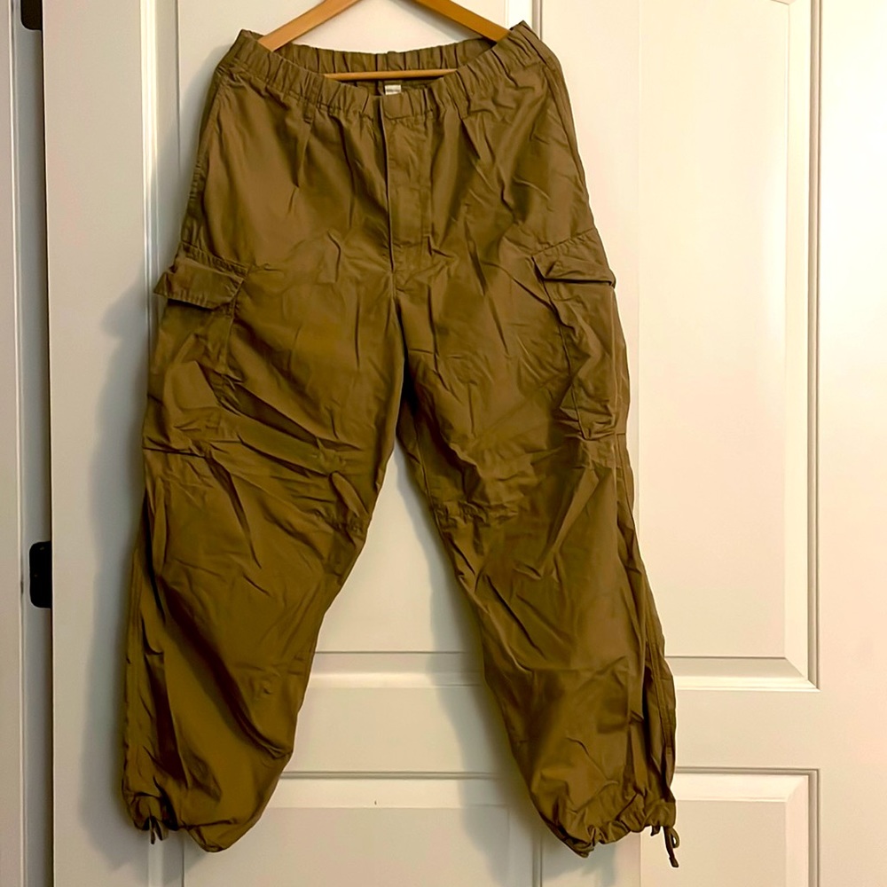 Uniqlo Unisex Wide-Fit Parachute Cargo Pants M Beige